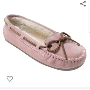 Minnetonka: Pink Suede Moccasin Slipper Size 10